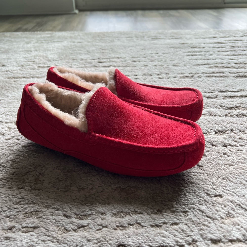 UGG Red Slippers (BRAND NEW + FREE SHIPPING!)